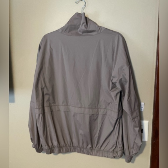 Athleta Women’s Run With It Lightweight Jacket - Picture 4 of 8